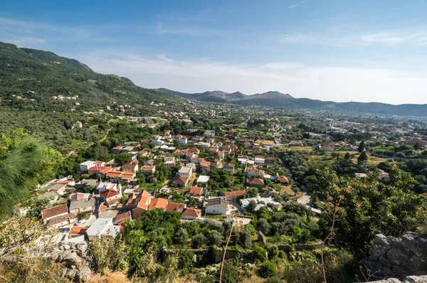 Karadağ 'ın güneyinde bir kıyı kenti ve liman olan Bar Manzarası