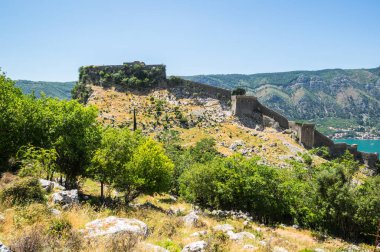 Kotor Körfezi ve Karadağ Kalesi Panoraması