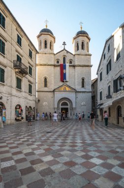 KOTOR, MONTENEGRO - 29 Haziran 2019: Saint Nicholas Kilisesi, Karadağ 'ın Kotor kentindeki bir Sırp Ortodoks kilisesidir.