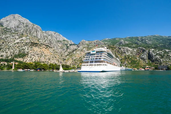 Kotor Montenegro June 2019 View Large Cruise Ship Bay Kotor — Stock Photo, Image