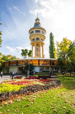 BUDAPEST, HUNGARY - 11 Ekim 2019: Budapeşte, Macaristan 'daki Margaret Adası' ndaki şehir parkı manzarası