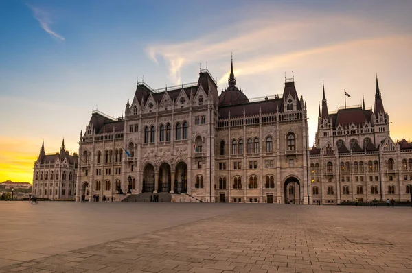 Здание Парламента Венгрии Является Резиденцией Национальной Ассамблеи Венгрии Заметной Достопримечательностью — стоковое фото