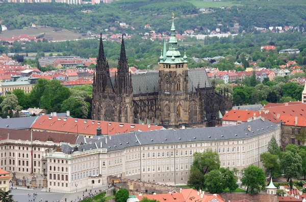 Svatého Víta katedrála a Pražský hrad — Stock fotografie