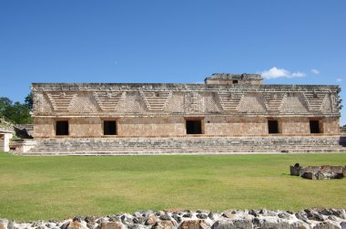 rahibe manastırı quadrangle