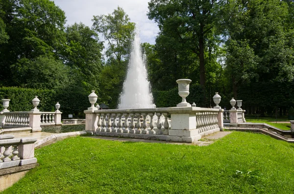 Fountain Pyramid in the Lower Park — Stock Photo, Image