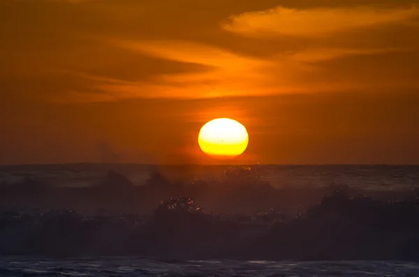 Puesta de sol sobre el Océano Atlántico — Foto de Stock