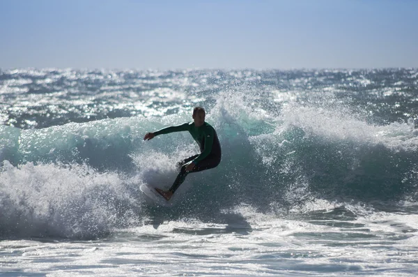 Surfen im Meer — Stockfoto