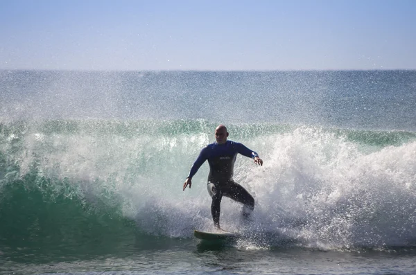 Surfen im Meer — Stockfoto