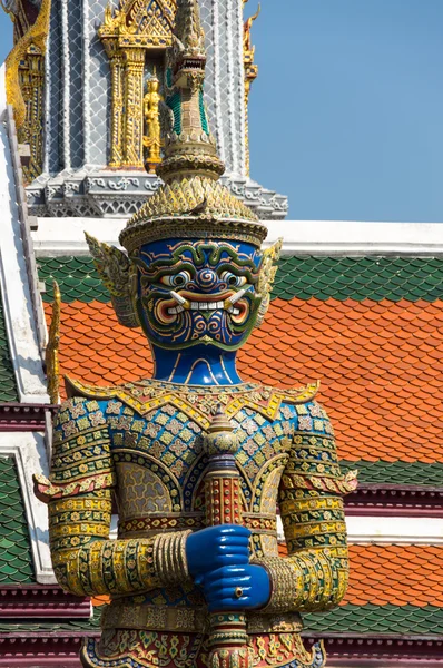 Dämonenwächter im wat phra kaeo — Stockfoto