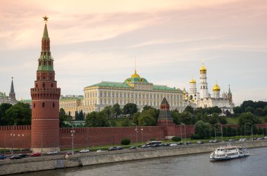 Moskova kremlin üzerinde göster