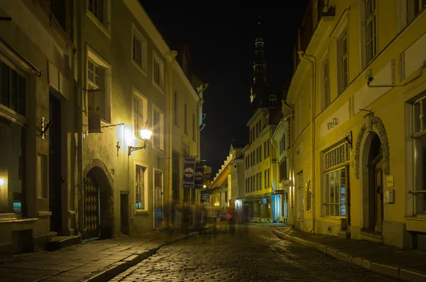 Il vecchio Tallinn nella notte — Foto Stock