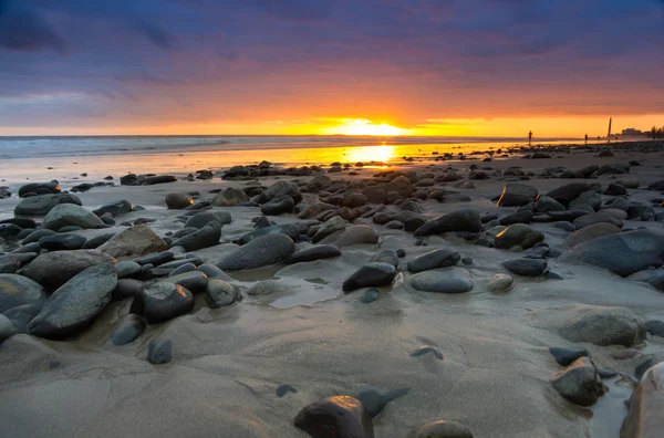 Günbatımı sahil Atlantik Okyanusu üzerinde — Stok fotoğraf