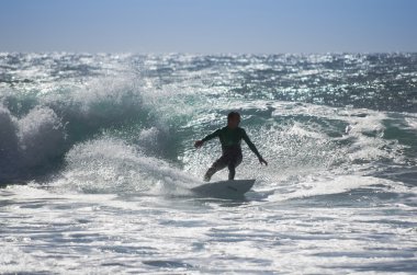Playa del Ingles üzerinde sörf deniz