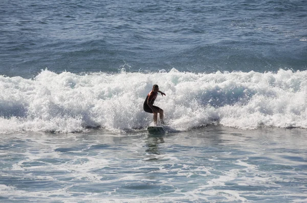 Mar de surf em Playa del Ingles — Fotografia de Stock