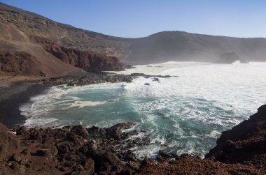 Atlantik Okyanusu kıyısında