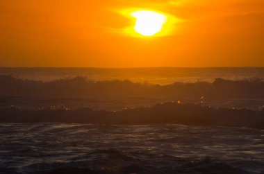 Atlantik Okyanusu kıyısında