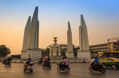 Bangkok merkezinde demokrasi Anıtı