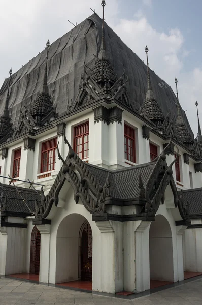 Wat Ratchanaddaram e Loha Prasat Metal Palace — Fotografia de Stock