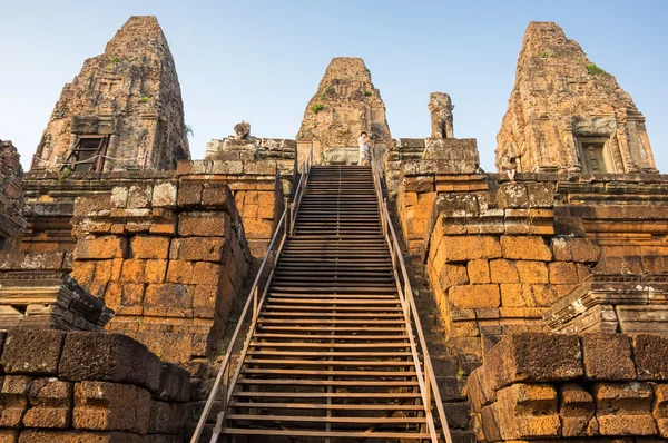 Tempio di Phnom Bakheng al tramonto — Foto Stock