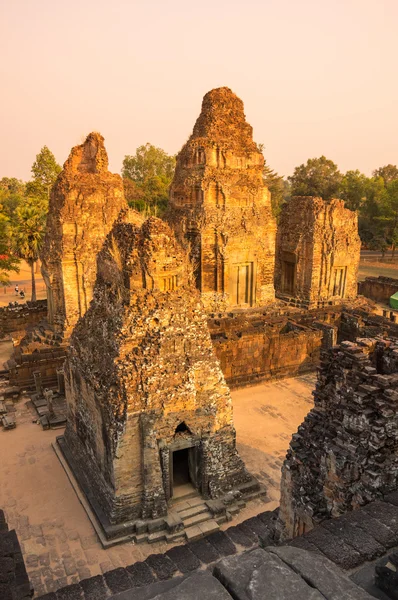 Phnom Bakheng templo al atardecer —  Fotos de Stock