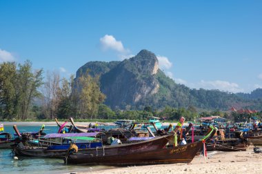 uzun kuyruk tekneler