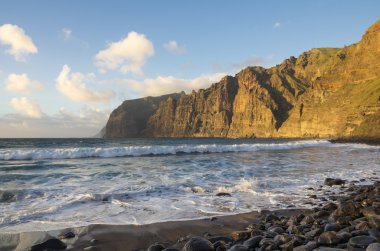 Cliffs Los Gigantes gün batımında