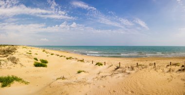 Akdeniz kıyıları.