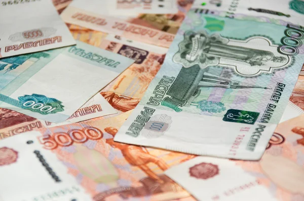 Банкноты разбросанной валюты — стоковое фото