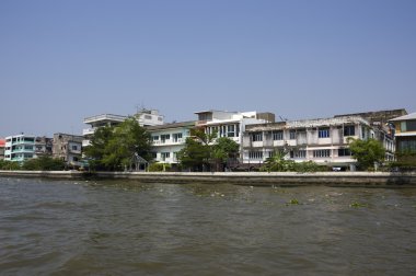 Chao Phraya Nehri boyunca evleri