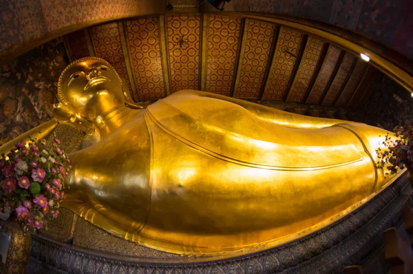 Ležící buddha na wat pho — Stock fotografie