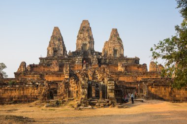 Phnom Bakheng Tapınağı'nda günbatımı