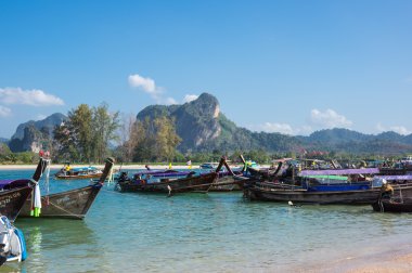 uzun kuyruk tekneler