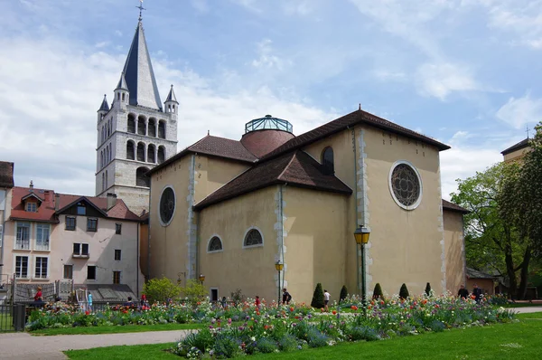 Vista da catedral no centro da cidade de Annecy — Fotografia de Stock