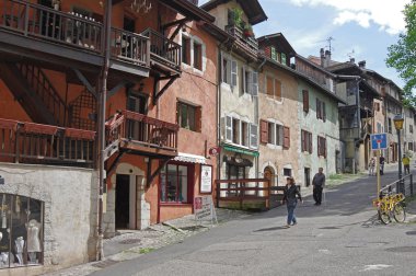 Annecy şehir merkezinde sokak görünümü