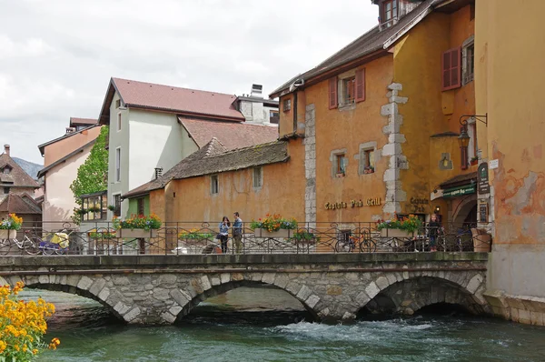 Uitzicht op het kanaal in het centrum van Annecy — Stockfoto