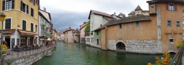 Annecy şehir merkezinde kanalı'nın görünümü