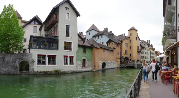 Vista do canal no centro da cidade de Annecy — Fotografia de Stock