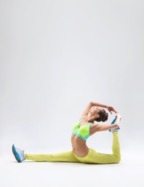 Kapalı kadın germe