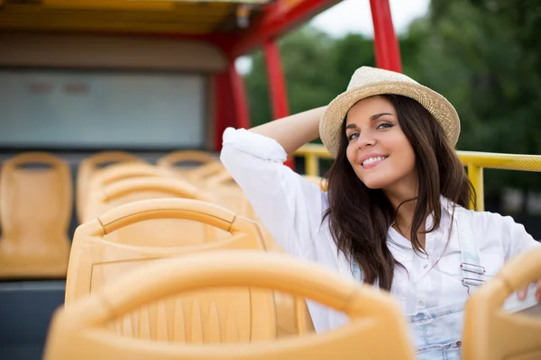 Happy woman at a tour bus — Stock Photo, Image