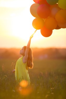 Tarladaki küçük kız