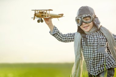 Uçak ile küçük çocuk