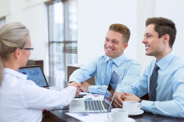 Arbetande människor i office — Stockfoto