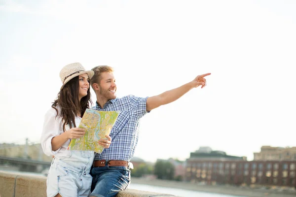 Young people with a map — Stock Photo, Image