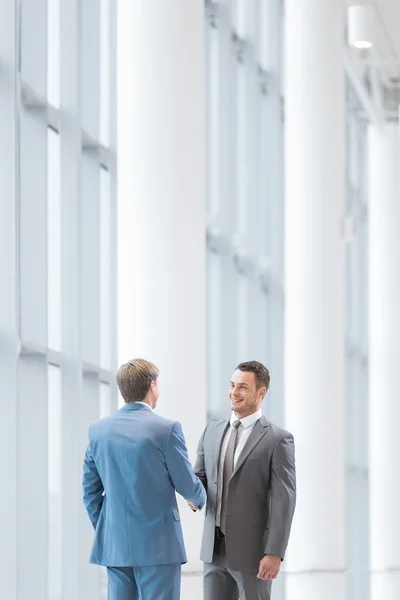 Mens handshake indoors — Stock Photo, Image