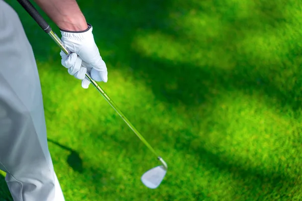 Jugar al golf al aire libre — Foto de Stock