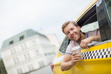 Bir taksi mutlu adam