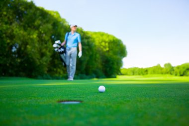 Golfçü'nın bahçesinde