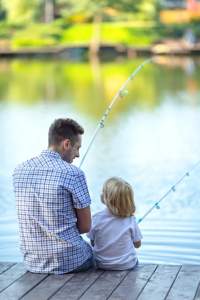 Pesca su un molo — Foto Stock