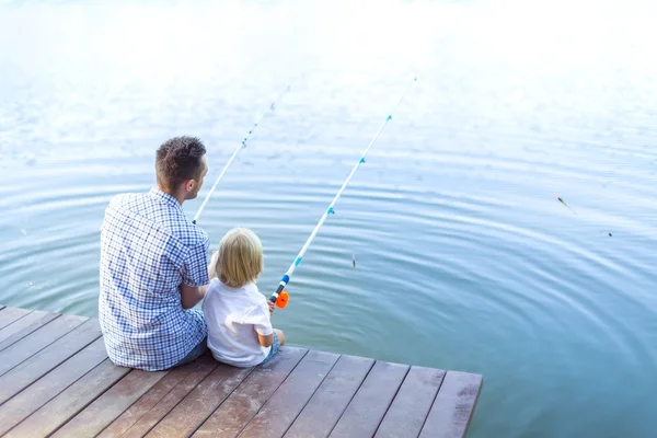 Pai e filho ao ar livre — Fotografia de Stock