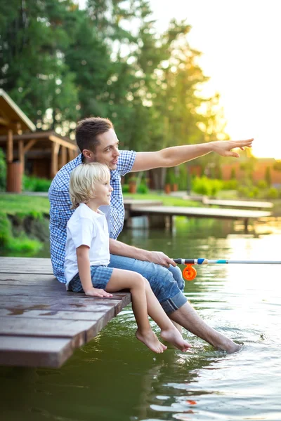 Padre e figlio all'aperto — Foto Stock